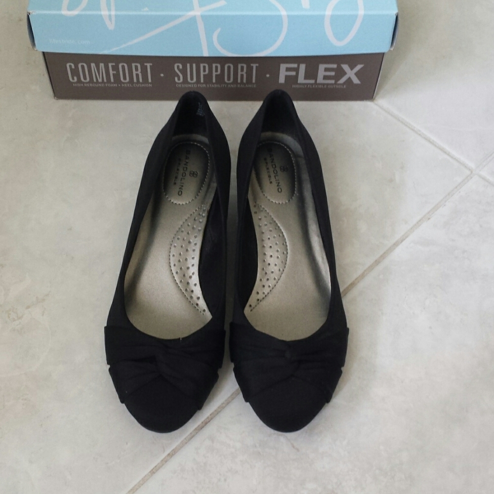 Bandolino black wedge shoes